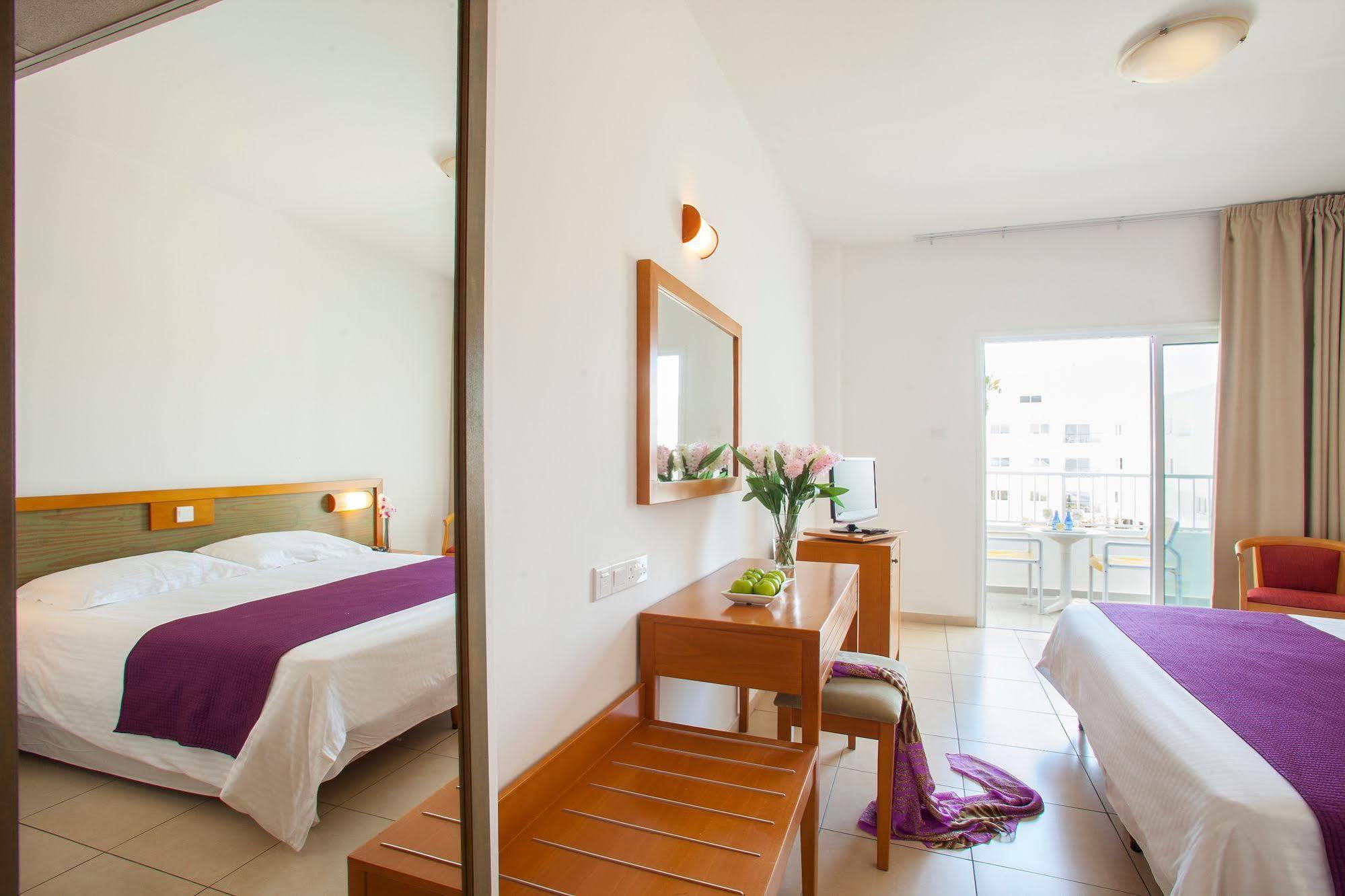 Mayfair 4*